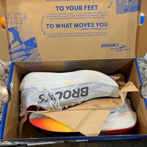 NIB Brooks Hyperion Max 2 11.5